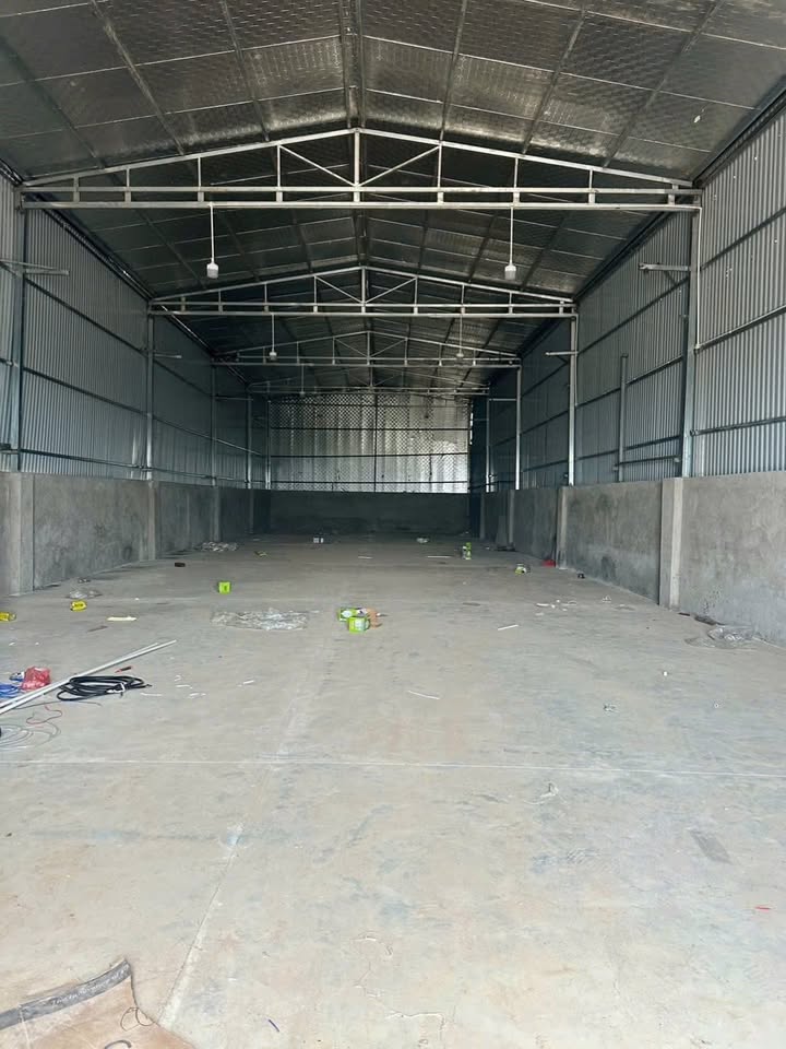 Nhà xưởng 360m² tại Đồng Nhân, Quận Hà Đông - Giá 10.8 tỷ, thương lượng tốt!