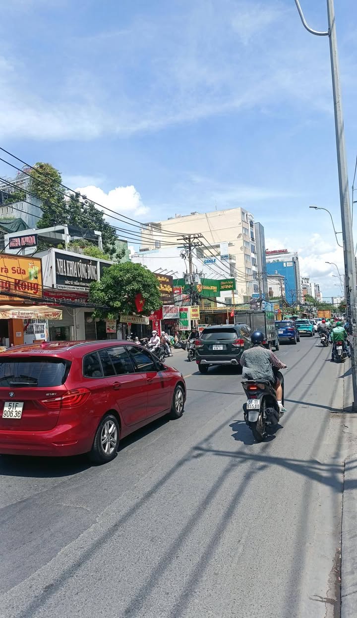 Nhà phố mặt tiền Nguyễn Xí 115m² giá 24.7 tỷ - Lô góc kinh doanh sầm uất!