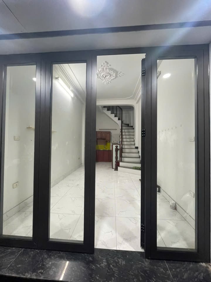 Nhà riêng cho thuê ngõ 83 Nguyễn Khang 150m² giá 15 triệu - Nhận nhà ngay!