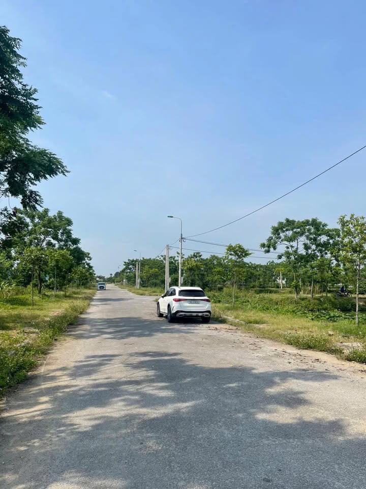 Nhà phố Quảng Tâm, 200m² giá 3 tỷ - Sổ đỏ chính chủ, vị trí đắc địa!