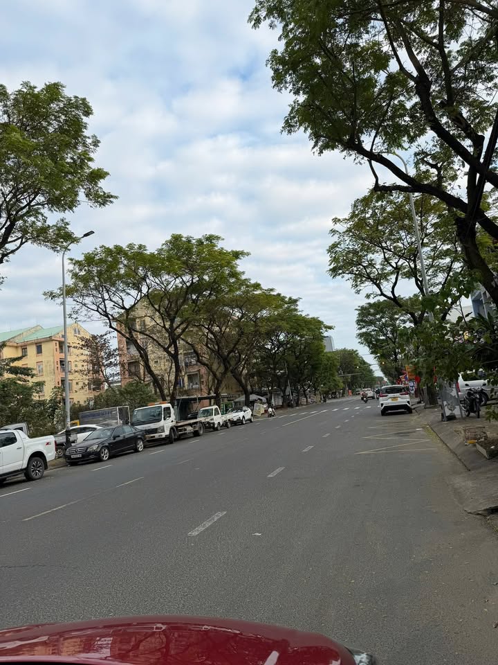 Đất nền Kinh Dương Vương, Đà Nẵng 180m² giá 17 tỷ - Vị trí đắc địa gần biển!