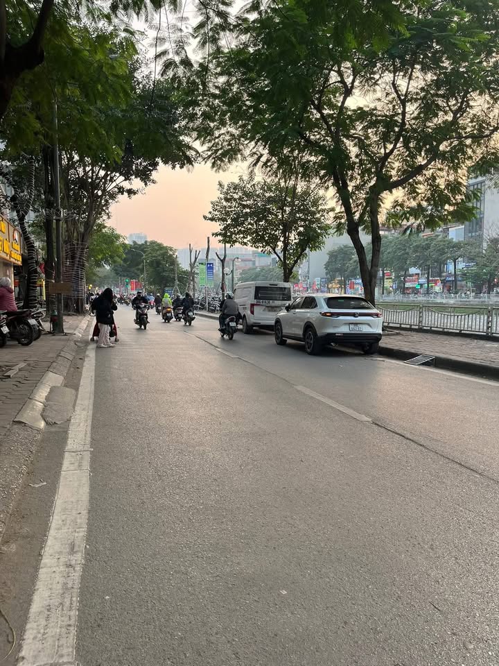 Nhà mặt phố Vũ Tông Phan 43m² giá 23 tỷ - Vị trí siêu đẹp, kinh doanh tốt!