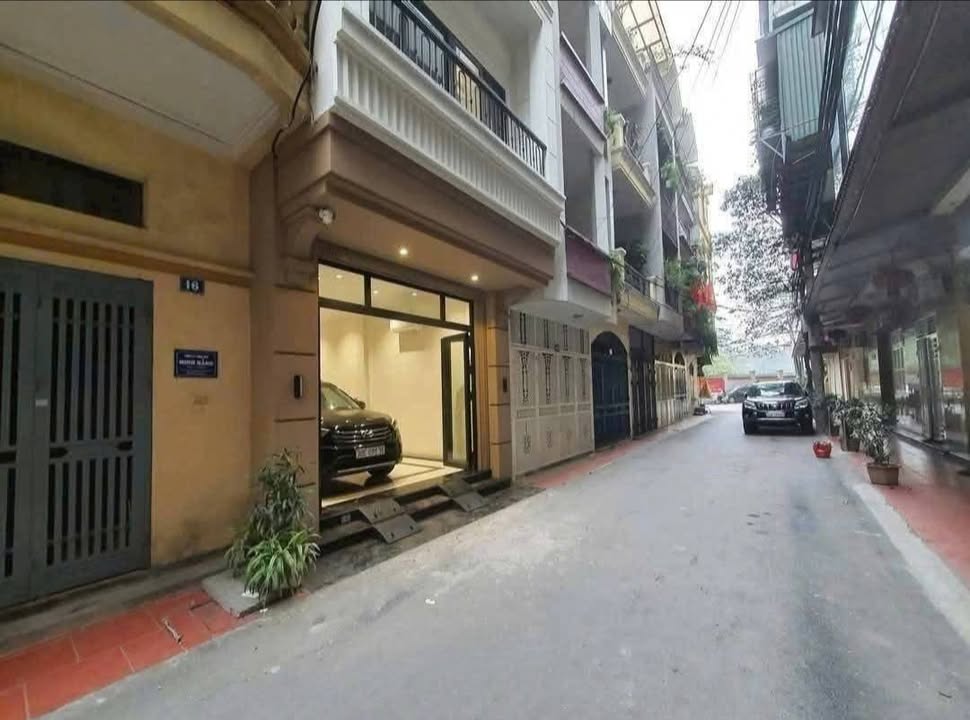 Nhà Lạc Long Quân, Tây Hồ 38m² giá 9.25 tỷ - Sẵn sàng vào ở ngay!