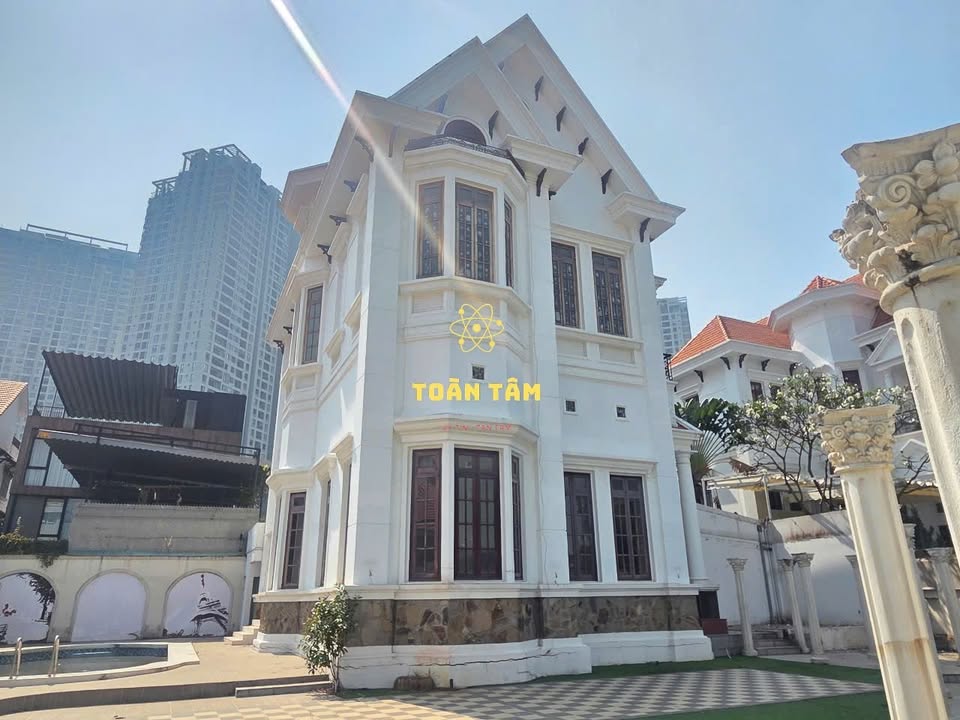 Cho thuê biệt thự sân vườn Đường Nguyễn Ư Dĩ, Thảo Điền 800m² giá 132 triệu - Không gian lý tưởng cho doanh nghiệp!