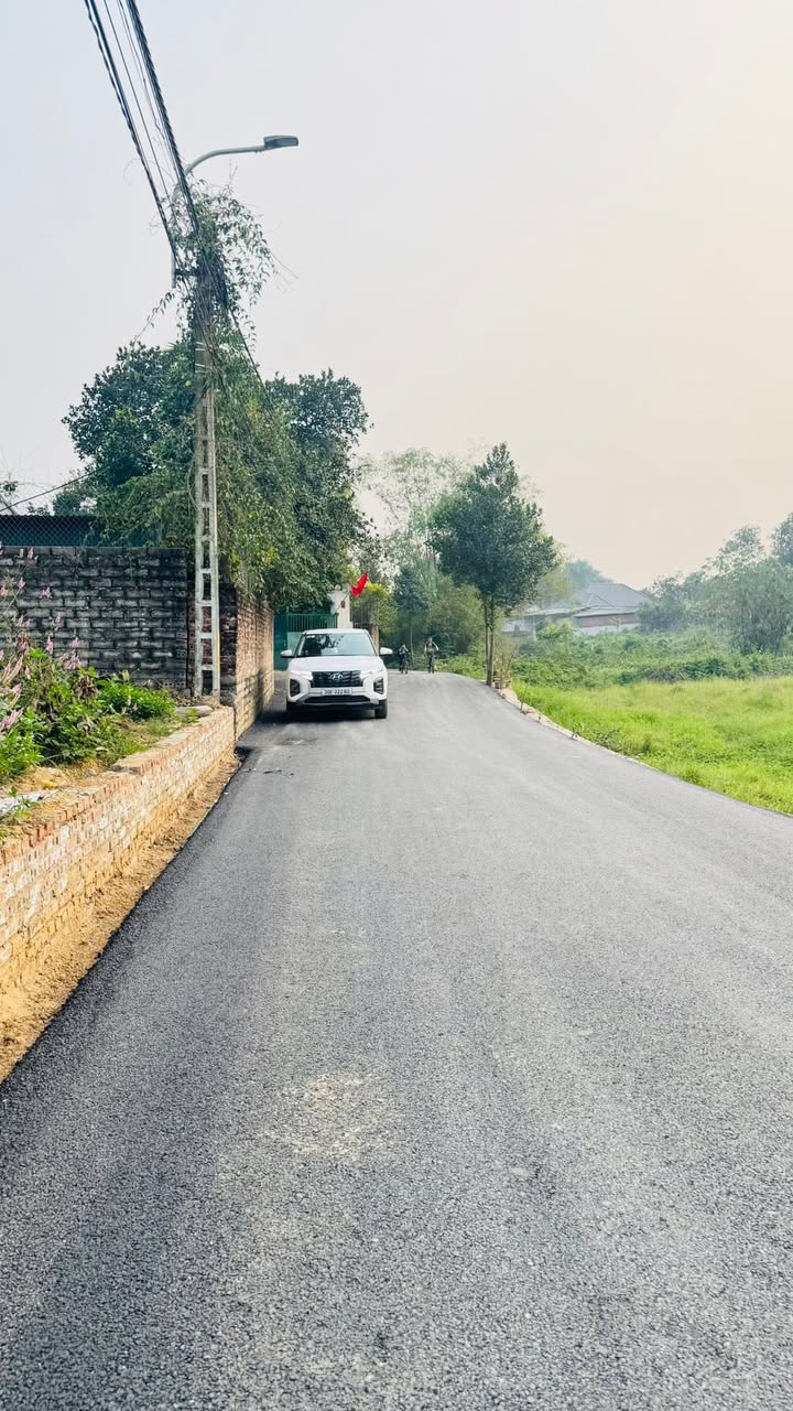 Căn hộ tại Phúc Thọ 100m² giá 2 tỷ - Gần trường học và đường nhựa rộng rãi!