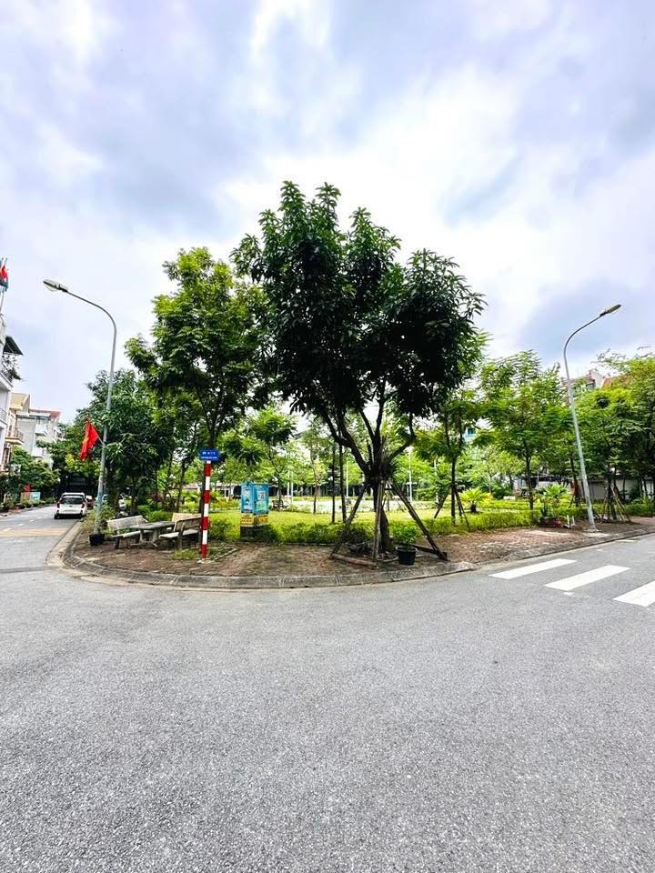 Đất nền Giang Biên, Long Biên 60m² giá 15 tỷ - Đầu tư sinh lời hiếm có!