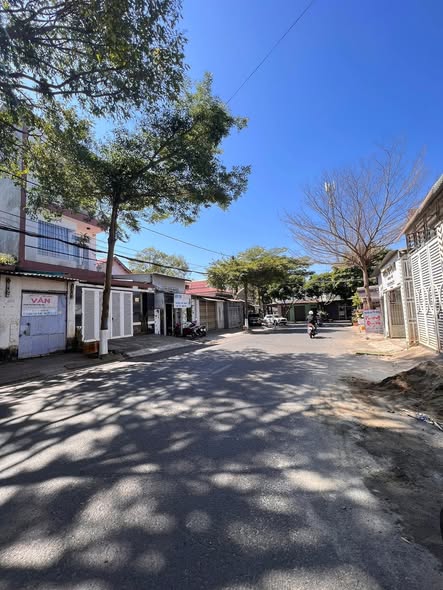 Nhà nguyên căn đường Quang Trung, Buôn Hồ 115m² giá chỉ 6 triệu - Phù hợp cho gia đình và kinh doanh!