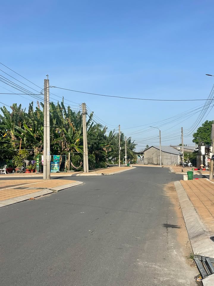 Đất nền góc 2 mặt tiền KDC Thạnh Phú 91.7m² giá 660 triệu - Cơ hội đầu tư tuyệt vời!