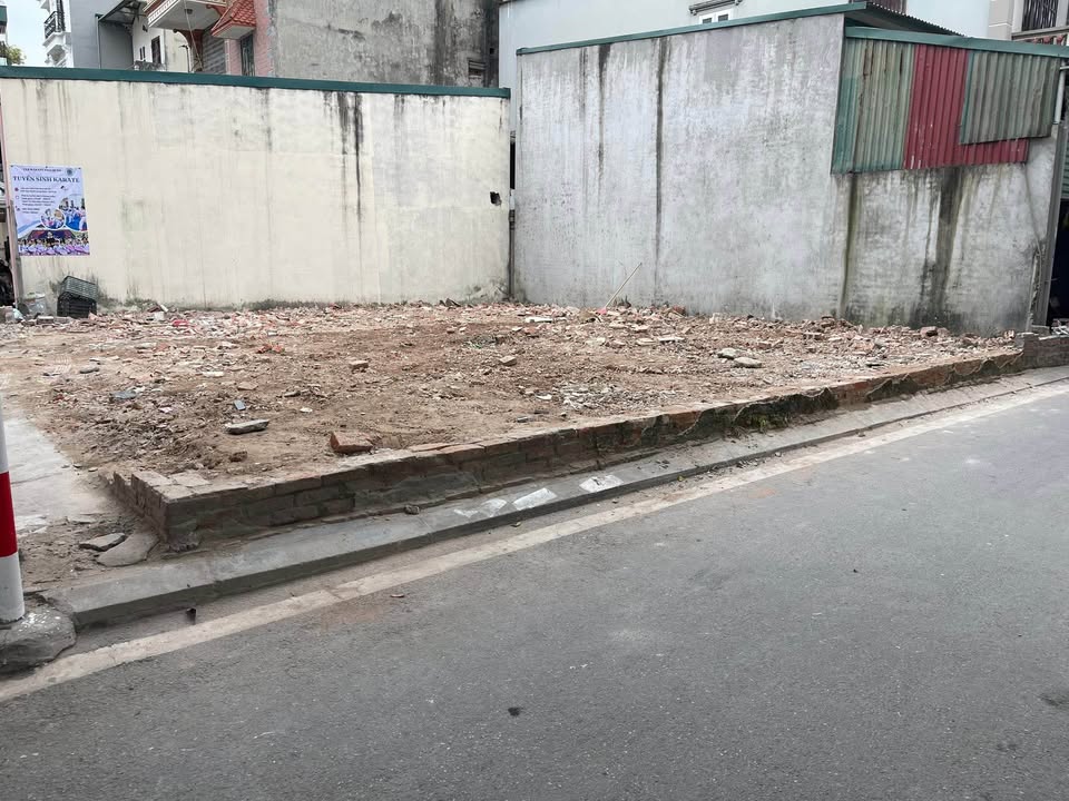 Đất lô góc Thạch Bàn gần AEON Mall Long Biên 118m² giá 29.5 tỷ - Vị trí đắc địa, dễ dàng di chuyển!