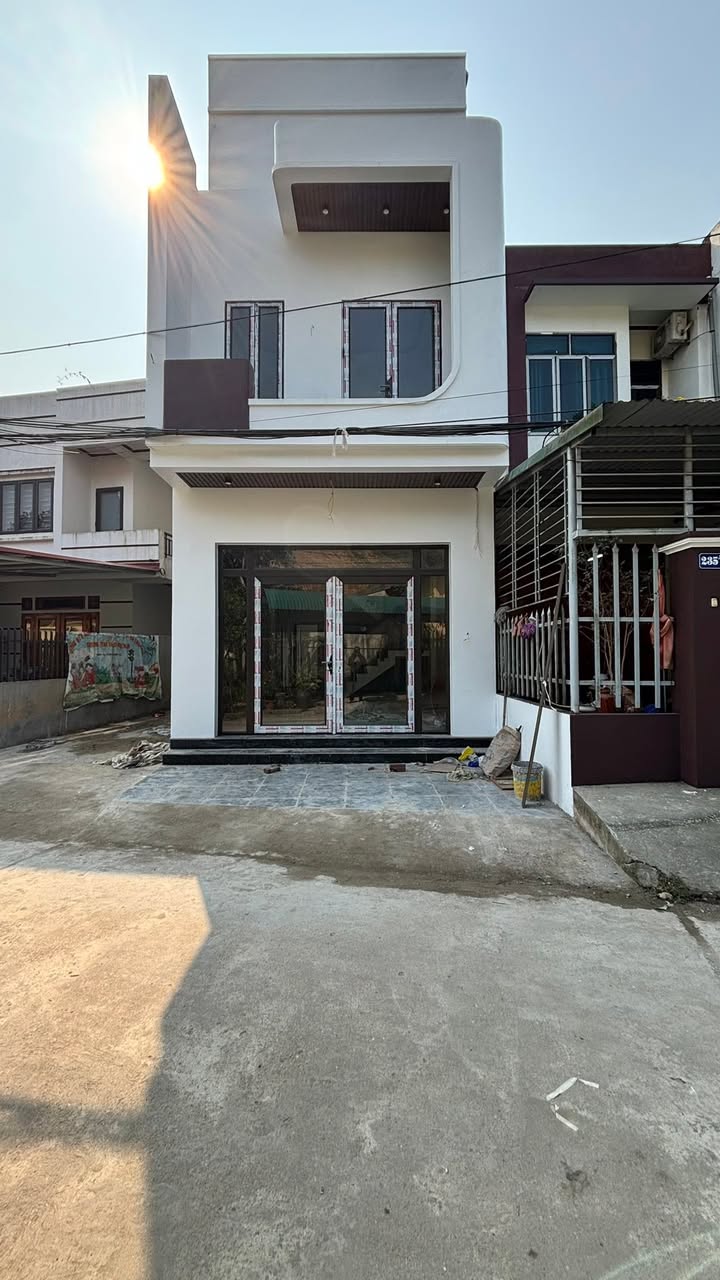 Nhà 3 tầng Yên Ninh 81.6m² giá 2.8 tỷ - Thiết kế hiện đại, tiện ích đầy đủ!