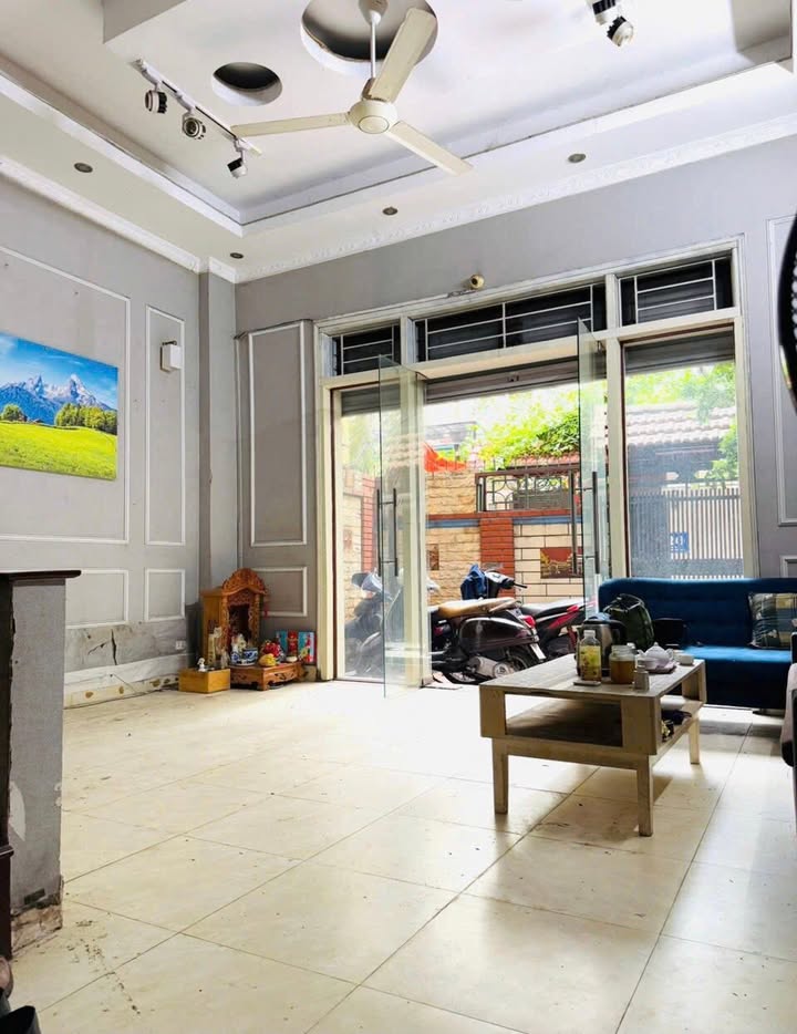 Nhà cho thuê Ngõ 16 Nguyễn Khánh Toàn 80m² giá 9 triệu - Thích hợp làm cửa hàng, văn phòng!