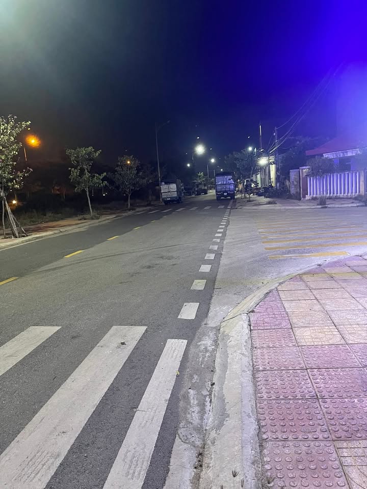 Đất nền lô góc 2 mặt tiền tại Thành Hải, Ninh Thuận giá chỉ 2.28 tỷ - Cơ hội đầu tư hấp dẫn!