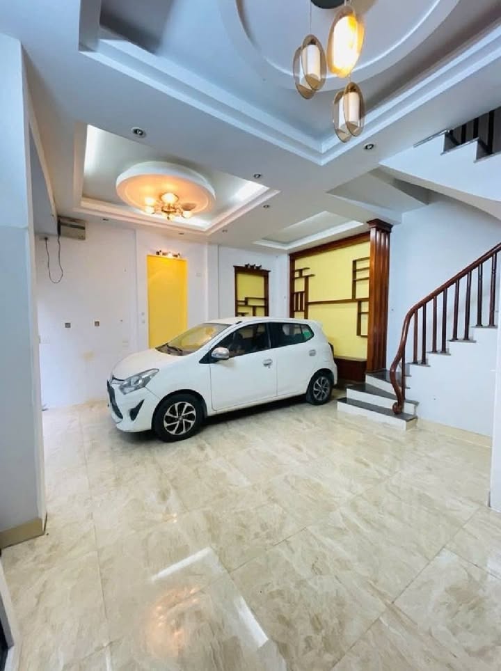 Nhà 4 tầng Bồ Đề, Long Biên 42m² giá 11 tỷ - Ô tô đỗ cửa, vị trí đắc địa!