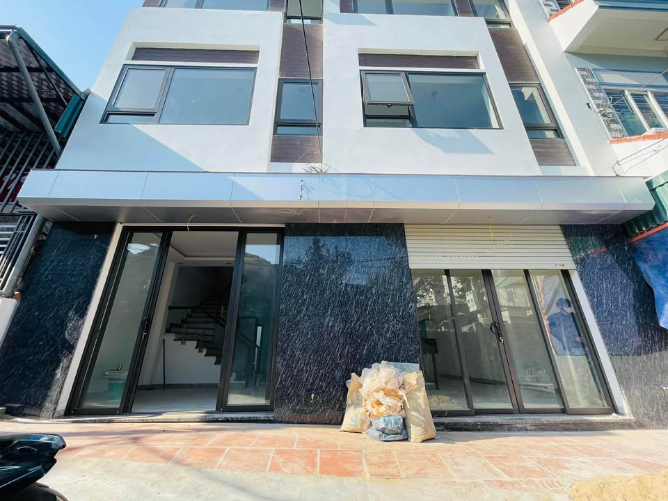 Nhà đẹp 3 tầng Hà Trung 52.1m² giá 2.95 tỷ - Hướng Đông Nam, gần đường chính!