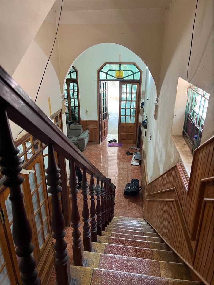 Nhà bán phường Quyết Tâm - TP. Sơn La 102m² giá 1.3 tỷ - Sổ đỏ chính chủ, tiện ích đầy đủ!