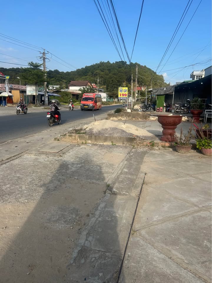 FrontHouse mặt tiền Quốc lộ 27, Lạc Lâm, 140m² giá 6 tỷ - Vị trí đắc địa cho kinh doanh!