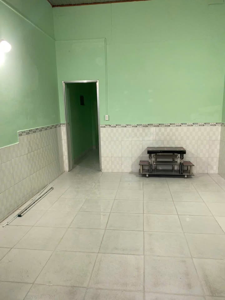 Nhà nguyên căn cho thuê tại Hẻm Ô Tô Thông, Phường Long Thạnh Mỹ - Giá chỉ 6 triệu/tháng!