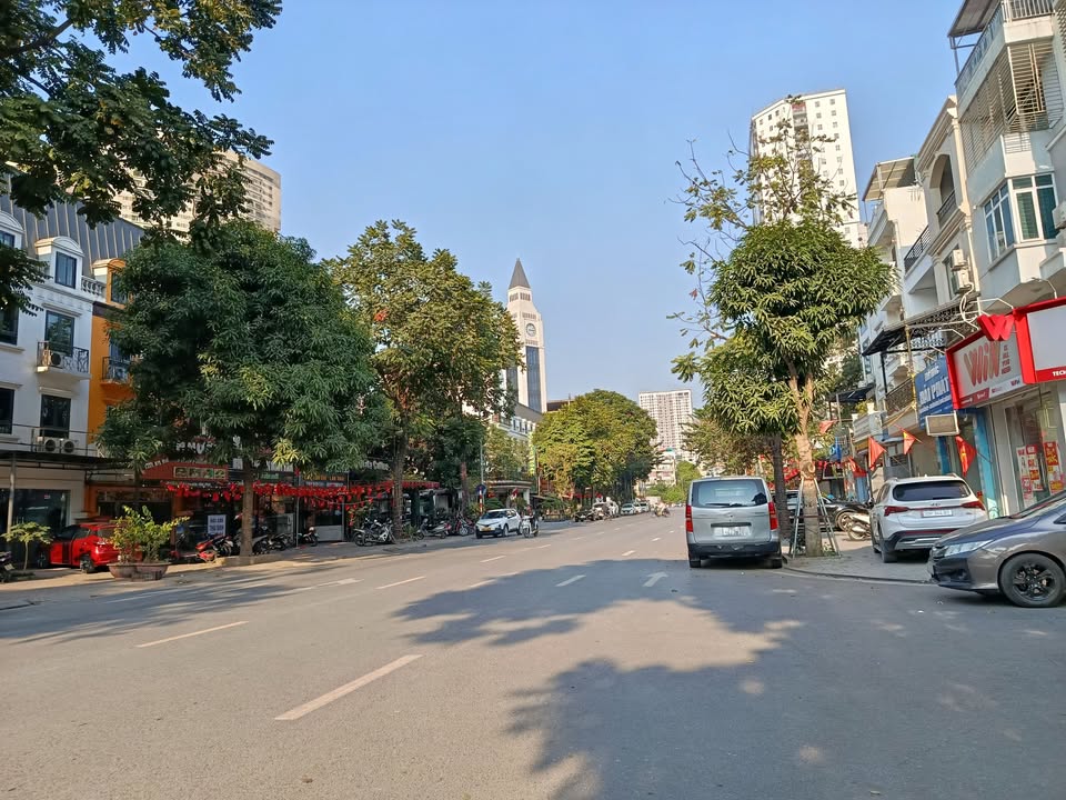 Nhà liền kề KĐT Văn Phú Hà Đông 90m² giá chỉ 20 tỷ - Đối diện Trường Quốc tế Marie Curie!