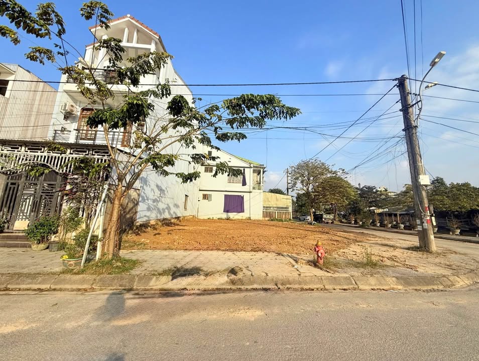 Đất lô góc đường Đồng Khởi Huế 260m² giá 13 tỷ - View công viên xanh mát!