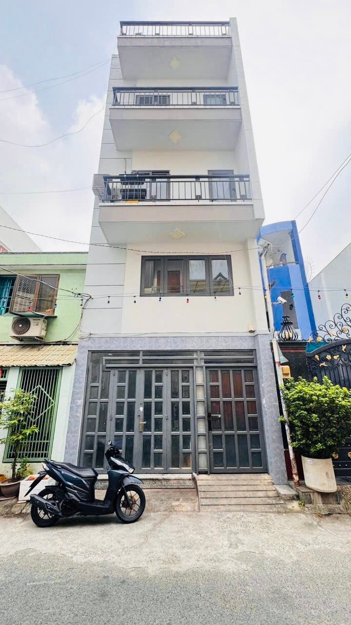 Căn hộ dịch vụ Trịnh Đình Trọng, Tân Phú 150m² giá 17.8 tỷ - Đầu tư sinh lời cao!