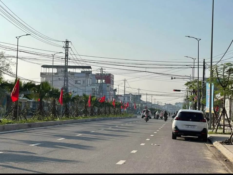 Bán FrontHouse 200m² mặt tiền đường Phạm Văn Đồng, Huế - Địa điểm lý tưởng cho kinh doanh