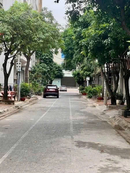 Nhà phố 1 trệt 2 lầu KĐT Chí Linh Vũng Tàu 88.7m² giá 11.5 tỷ - Hồ bơi riêng đầy đủ tiện nghi!