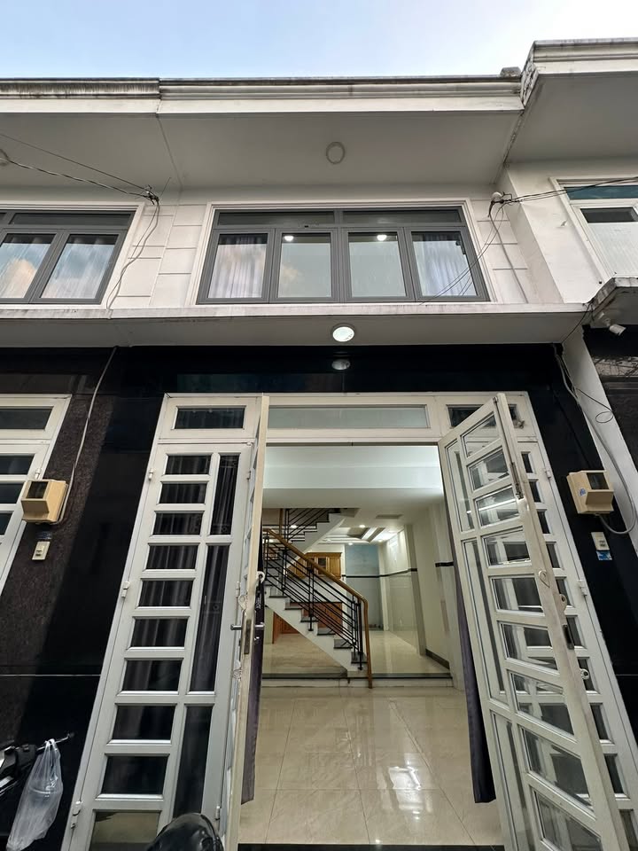 Nhà nguyên căn Trường Chinh, P15, 50m² giá 9.7 triệu - Nhà mới cứng, vào ở ngay!