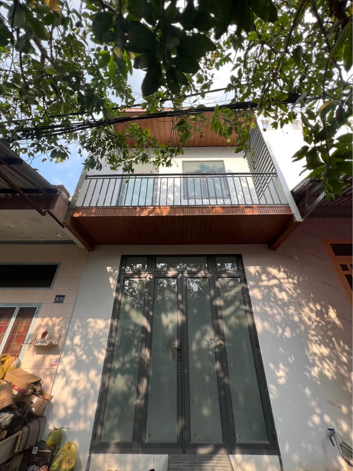 Nhà trệt lầu hẻm Cách Mạng Tháng 8, 42m² giá 1.499 tỷ - Tiện ích đầy đủ ngay gần!