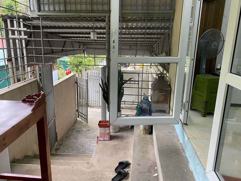 Nhà bán Cửa Ông, Cẩm Phả 100m² giá 650 triệu - Chính chủ, nội thất đầy đủ!