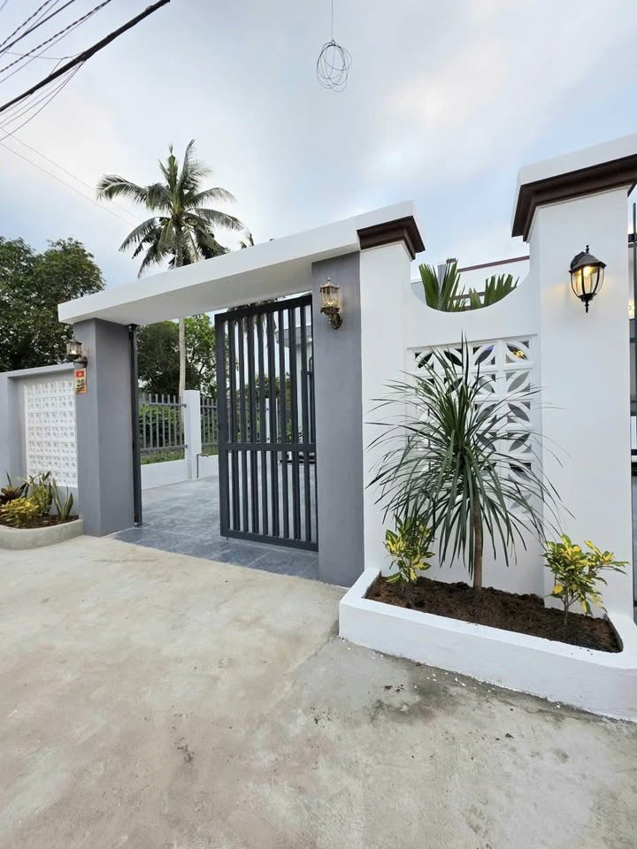 Nhà Hòa Thành Tây Ninh 70m² giá 1.35 tỷ - Thiết kế hiện đại, sân ô tô!