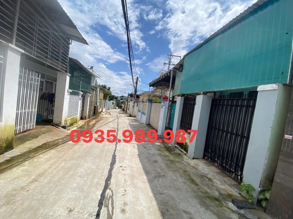 Nhà hẻm chính Lê Thị Hồng Gấm 100m² giá 1.8 tỷ - Cho thuê 3 phòng trọ chỉ 4 triệu/tháng!