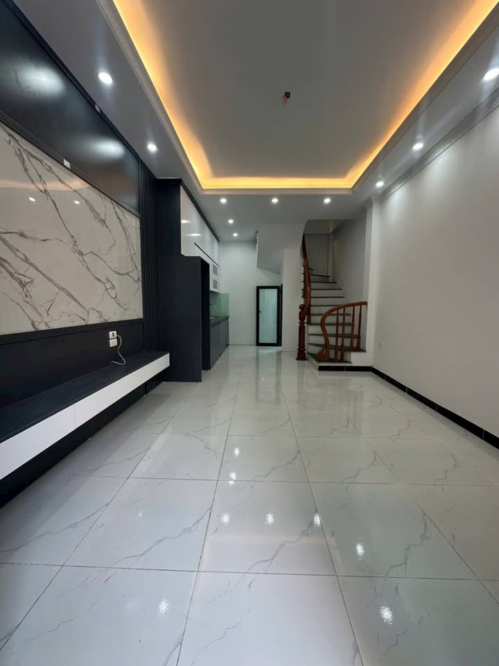 Nhà riêng Cầu Hữu Hoà 165m² giá 6 tỷ - Ô tô đỗ cổng, gần Linh Đàm!