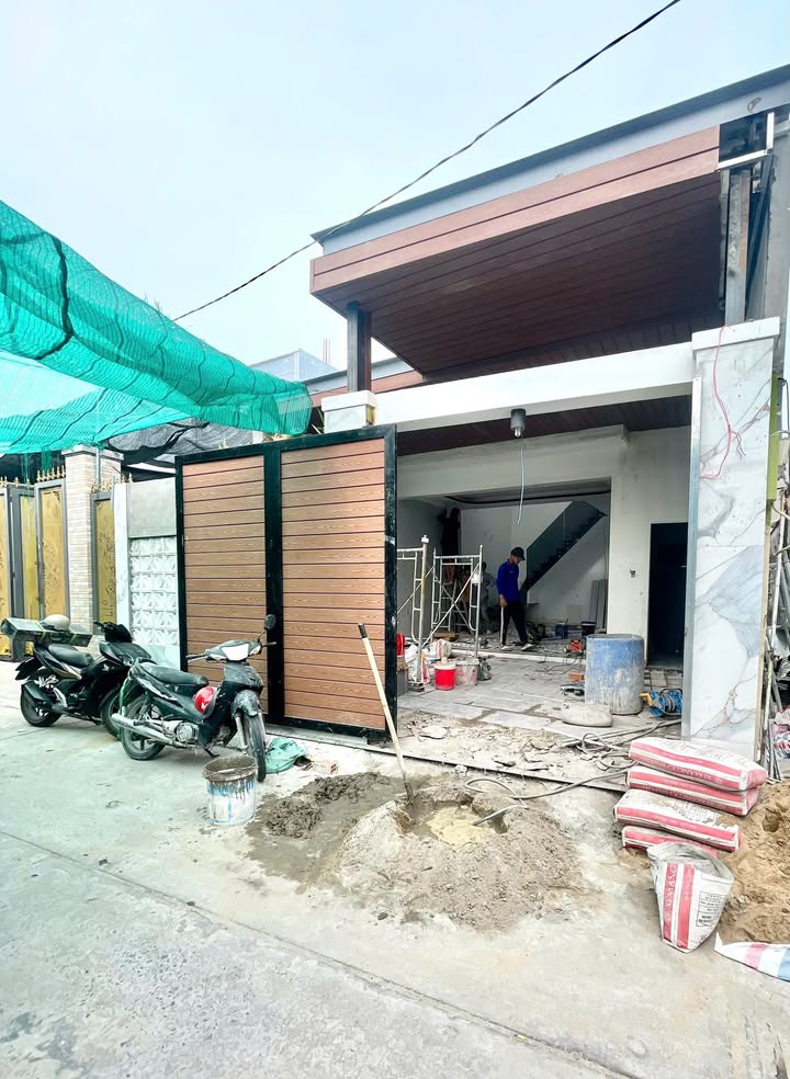 Nhà vườn hẻm xe hơi quận 7 105m² giá 5.68 tỷ - Không gian sống lý tưởng!