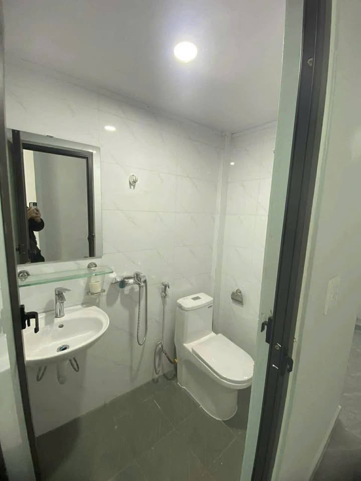 Phòng cho thuê tại Lĩnh Nam, Hoàng Mai 35m² chỉ 4.5 triệu - Đầy đủ tiện nghi theo yêu cầu!