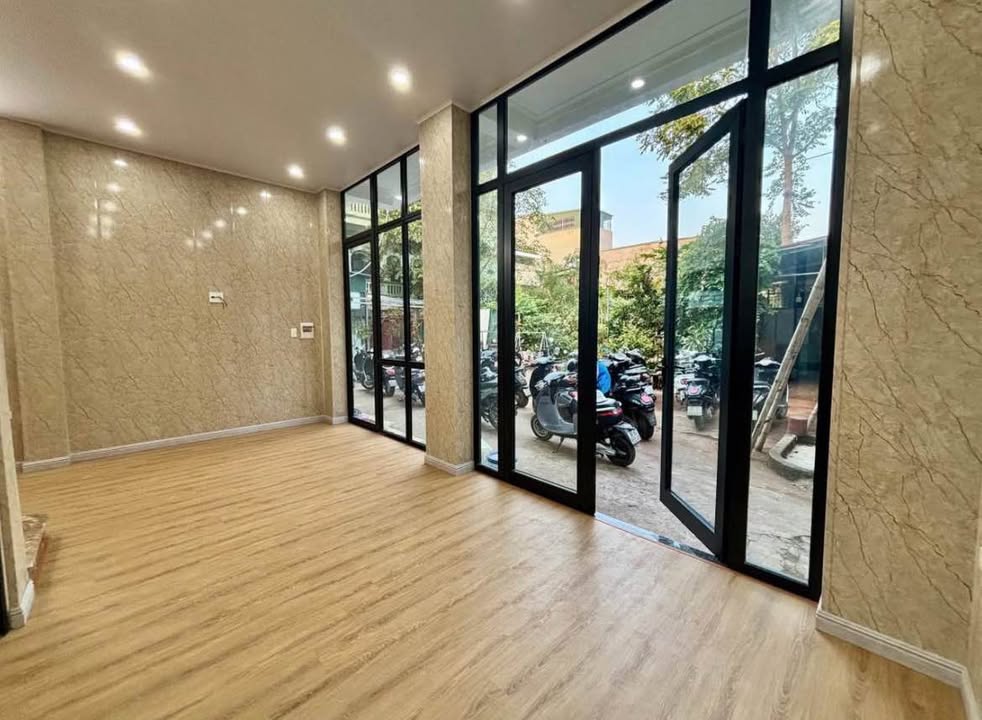 Nhà 3 tầng Trường Thi 50,4m² giá 3.x tỷ - Ô tô vào tận nhà!