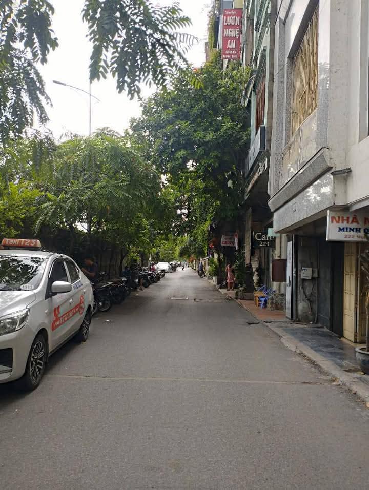 Nhà mặt phố Nghi Tàm, Tây Hồ 70m² giá 20 tỷ - Kinh doanh ngay!