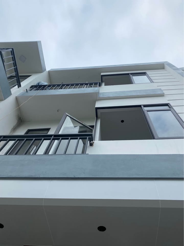 Nhà 3 tầng Khu Dốc Giao Thông Cột 8 62m² giá nhỉnh 2 tỷ - An ninh tốt, dân cư đông đúc!