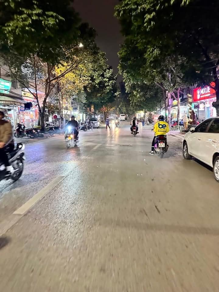 Bán nhà lô góc Âu Cơ, Quảng An 62m² giá 13.5 tỷ - Ô tô đỗ cửa, kinh doanh thuận lợi!