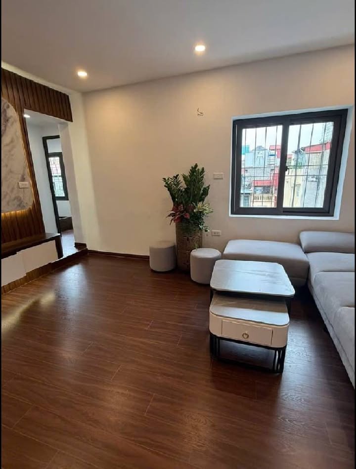 Nhà phố Hồng Mai, Quận Hai Bà Trưng 35m² giá 4 tỷ - Sổ đỏ chính chủ, thiết kế thoáng sáng!