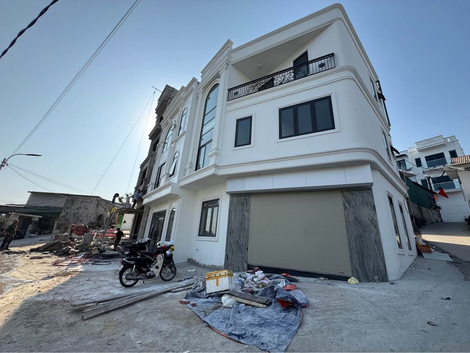 Nhà Căn Góc 3 Tầng Phường Cao Xanh 54m² giá 3 tỷ - Vị trí đắc địa gần trung tâm!