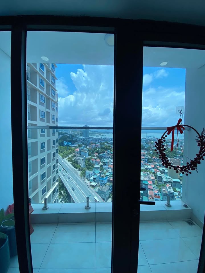 Căn hộ Ramada Hạ Long 61m² giá 2.1 tỷ - View tuyệt đẹp, chính chủ bán!