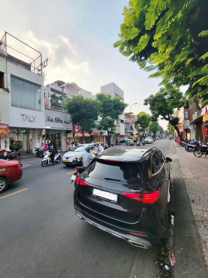 Nhà mặt tiền Lê Văn Sỹ, Phú Nhuận 100m² giá 25.5 tỷ - Kinh doanh đỉnh cao!