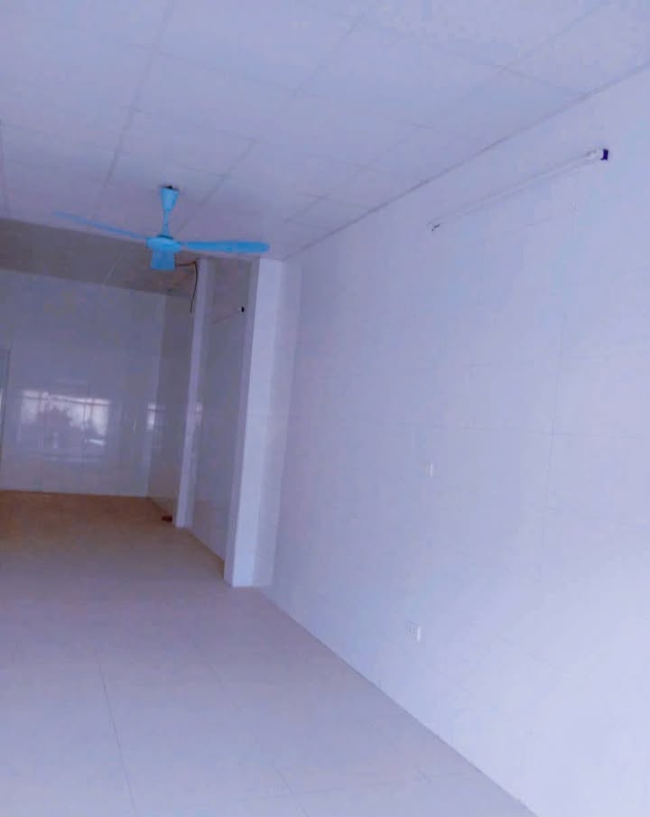 Mặt bằng kinh doanh phố Phú Diễn 100,8m² giá 12,2 triệu - Vị trí đắc địa, dễ dàng thu hút khách hàng!