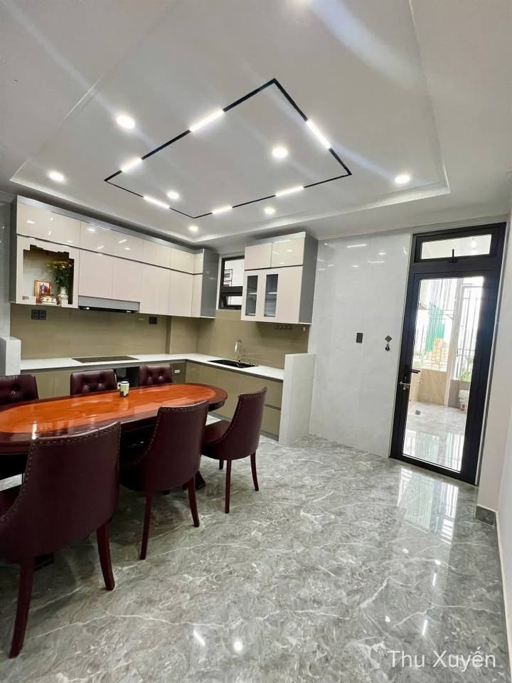 Nhà cho thuê mặt đường Huyền Trân Công Chúa, Đà Lạt 6PN giá 16 triệu