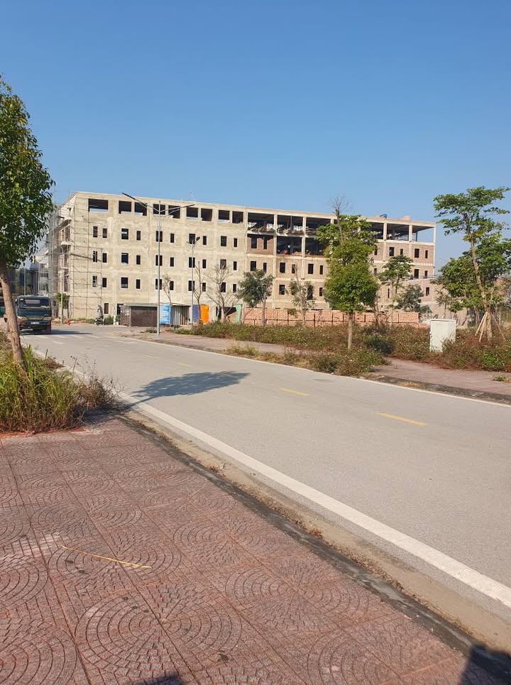 Đất nền Gia Đông 99,4m² giá chỉ 5,x tỷ - Vị trí đắc địa mặt tiền Quốc lộ 17!