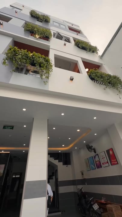 Căn hộ dịch vụ góc 3 mặt tiền Hà Đô Centrosa quận 10 101m² giá 29.7 tỷ - Đầu tư sinh lời hấp dẫn!