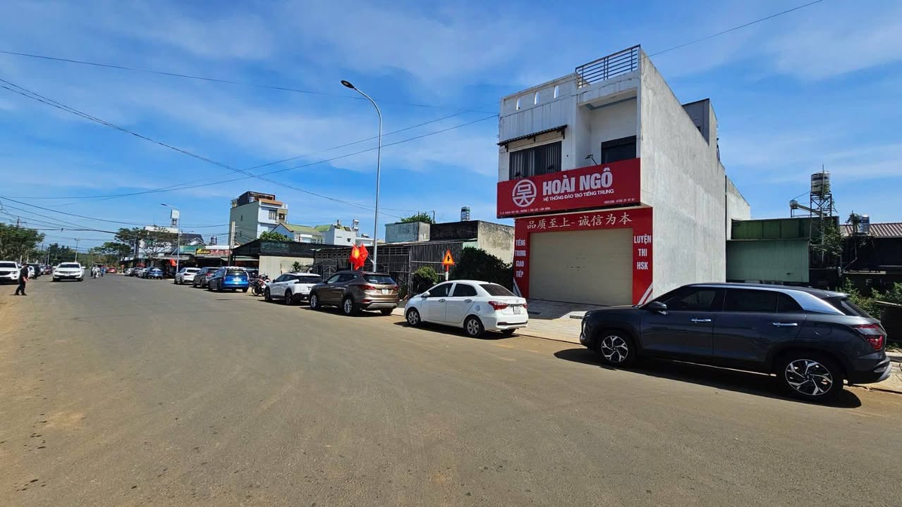 Bán Nhà mặt tiền Hoàng Văn Thụ, Bảo Lộc 114m² giá chỉ 6.8 tỷ - Cơ hội đầu tư tuyệt vời!