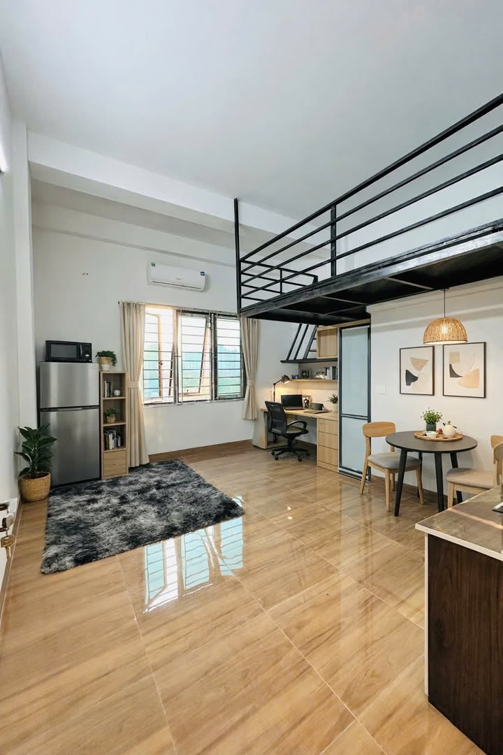 Nhà mặt đường Dịch Vọng Hậu, Cầu Giấy - Diện tích lớn, đầy đủ nội thất, vào ở ngay!