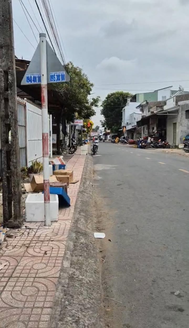 Nhà phố tại Thị trấn Trà Cú, 162m² - Vị trí trung tâm, thuận tiện kinh doanh!