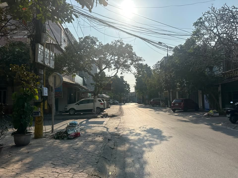 Nhà phố mặt tiền Lê Thánh Tông, Phường Đông Vệ, 136m² giá 4.08 tỷ - Vị trí kinh doanh lý tưởng!